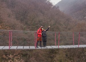 bel e fol sul ponte tibetano in valsorda