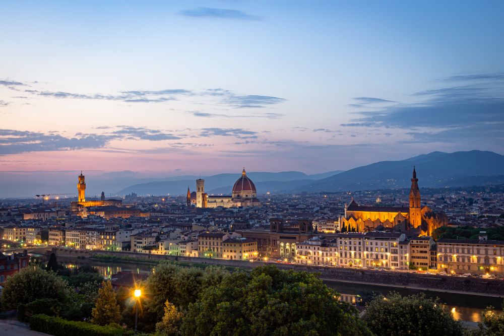 vista firenze di notte da piazzale michelangelo
