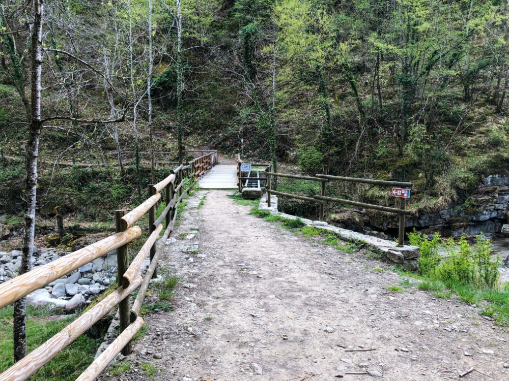 ponte per il borgo di montemezzano