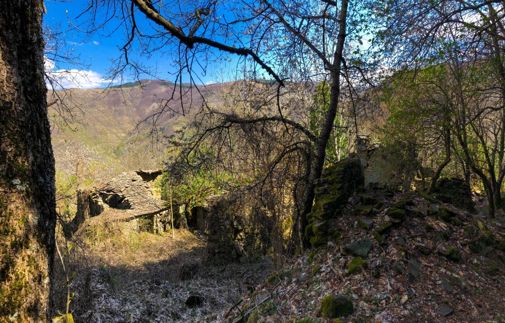 borgo abbandonato di montemezzano di sopra