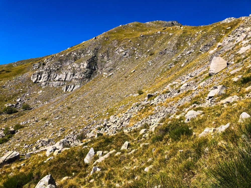 ruine del cimone sotto al monte cimone